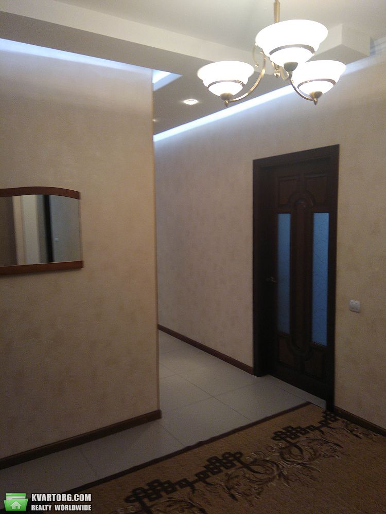 Rent out 3-room apartment. Киев,  Харьковское шоссе — photo 1