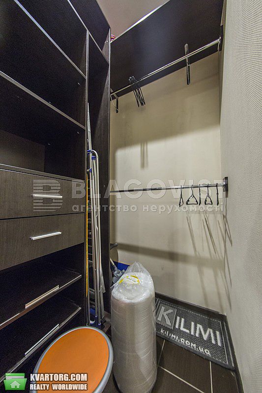Rent out 1-room apartment. Киев,  Франко — photo 4