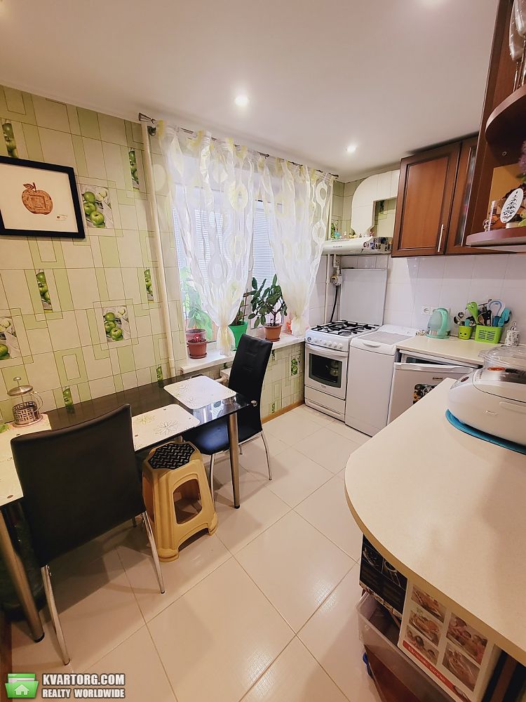 Rent out 2-room apartment. Киев, Зодчих — photo 3