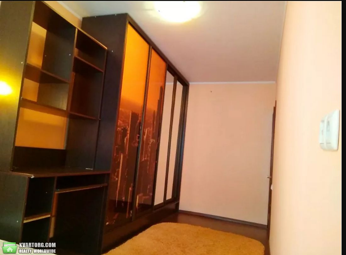Rent out 2-room apartment. Киев,  Салютная — photo 4