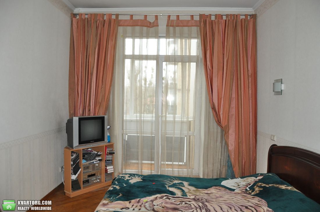 Sell 3-room apartment. Киев,  Петровского — photo 2