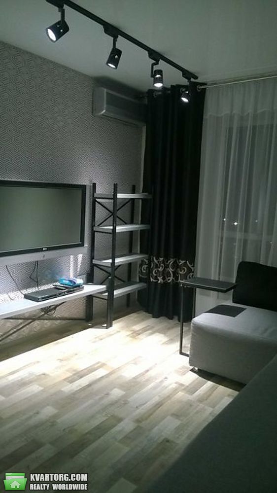 Rent out 2-room apartment. Днепропетровск, Набережная победы — photo 3