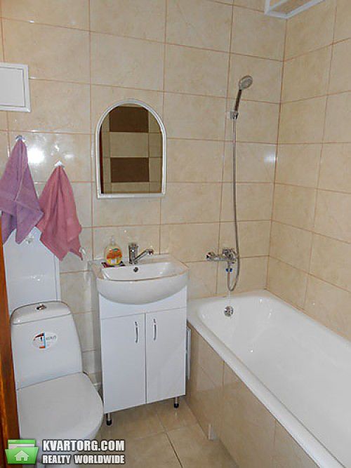 Rent out 1-room apartment. Киев,  Космическая — photo 4