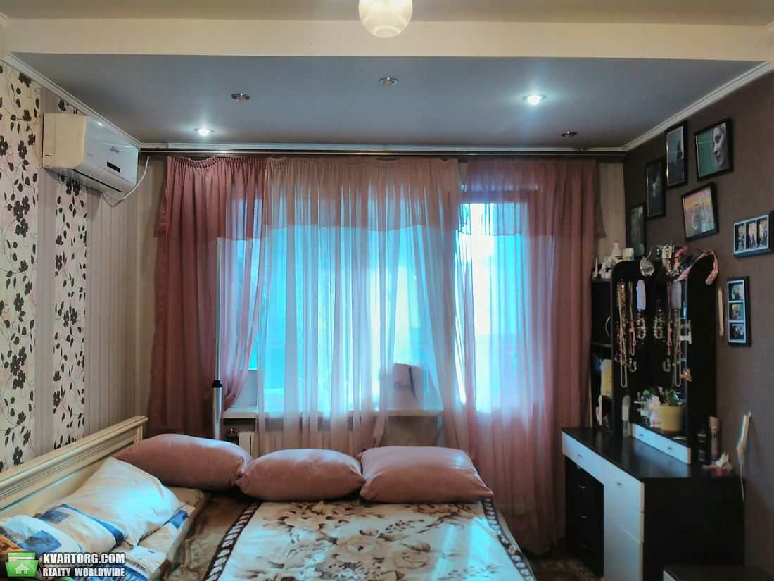 Sell 3-room apartment. Киев,  Автозаводская — photo 1