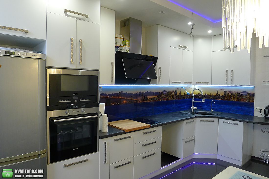Sell 3-room apartment. Киев,  Воскресенская — photo 1