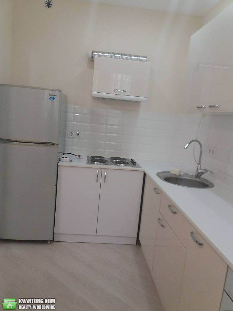 Rent out 2-room apartment. Киев, Харьковское шоссе — photo 7