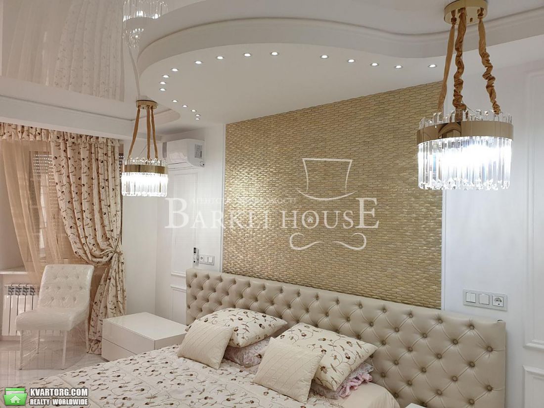 Rent out 4-room apartment. Киев,  Нижний Вал — photo 4