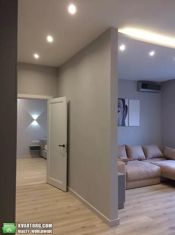 Rent out 2-room apartment. Киев,  Владимирская — photo 3