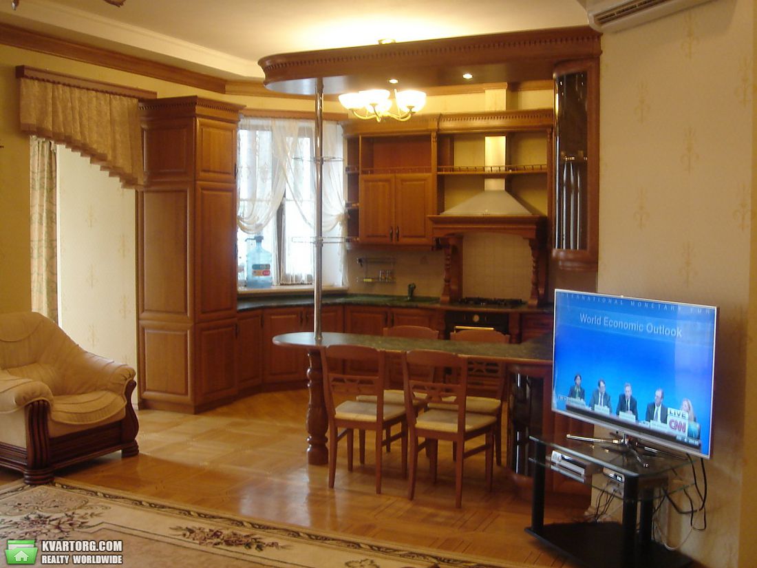 Rent out 3-room apartment. Киев, Трехсвятительская — photo 1