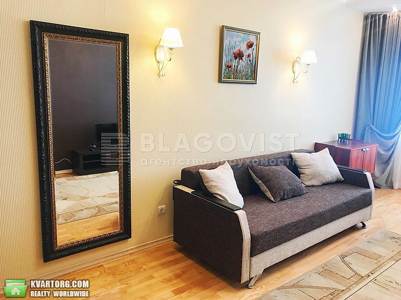 Rent out 2-room apartment. Киев,  Верховинная — photo 4
