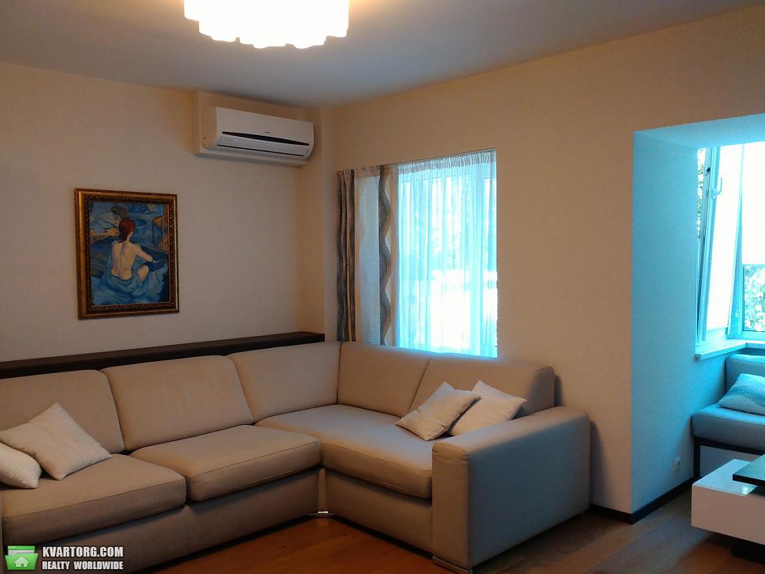 Rent out 2-room apartment. Киев,  Лысенко — photo 1