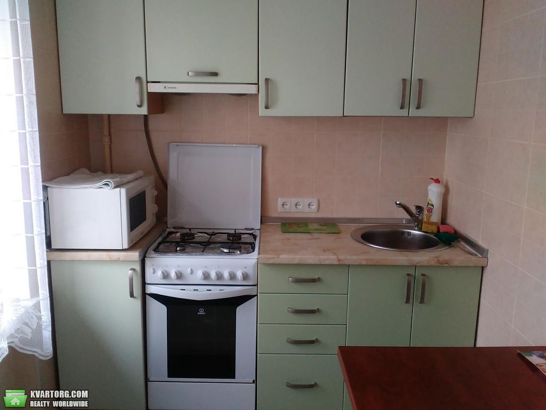 Rent out 2-room apartment. Киев,  Копыленко — photo 2