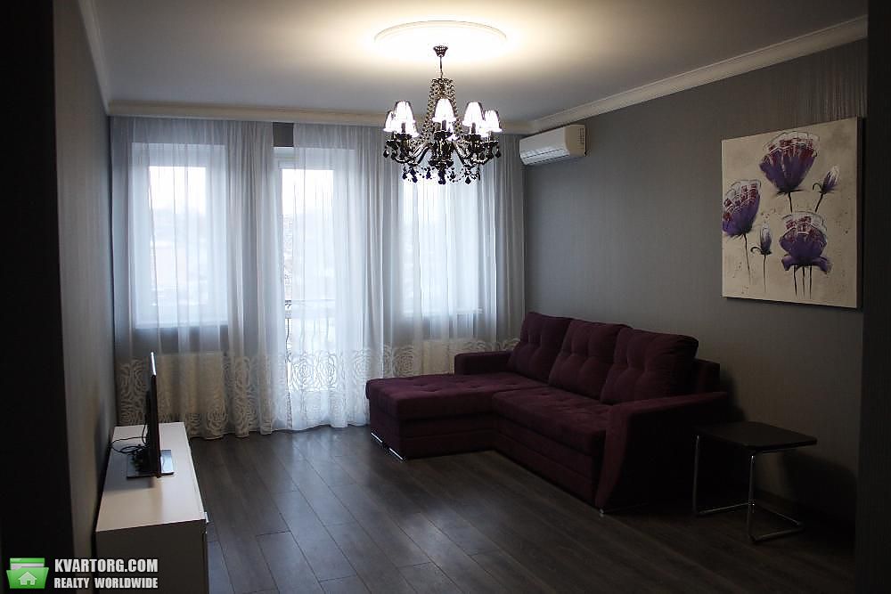 Rent out 2-room apartment. Киев,  Голосеевская — photo 1