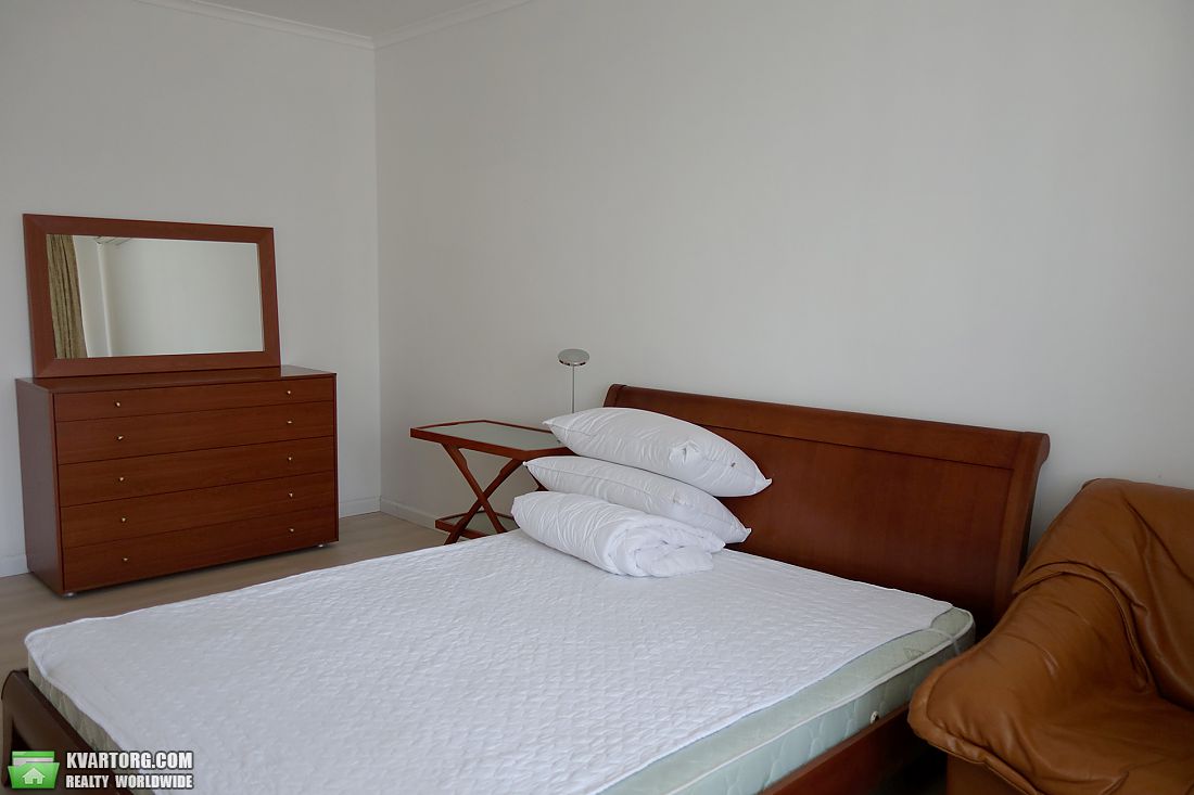 Rent out 3-room apartment. Киев,  Суворова — photo 7