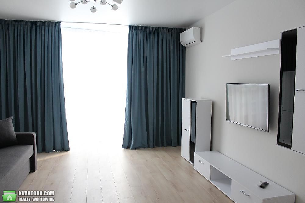 Rent out 2-room apartment. Киев,  Драгоманова — photo 1