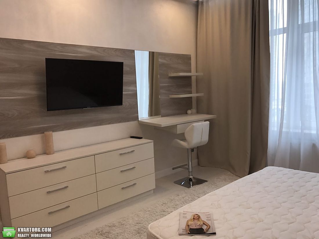 Rent out 3-room apartment. Киев, Драгомирова ул. — photo 1