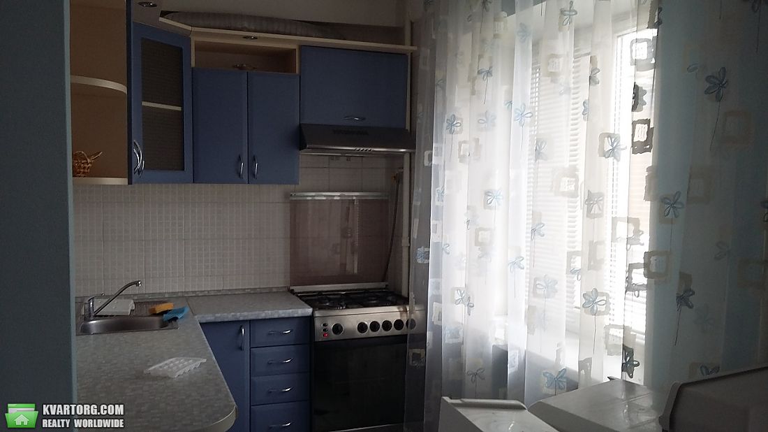 Rent out 2-room apartment. Киев, Соломенская — photo 1