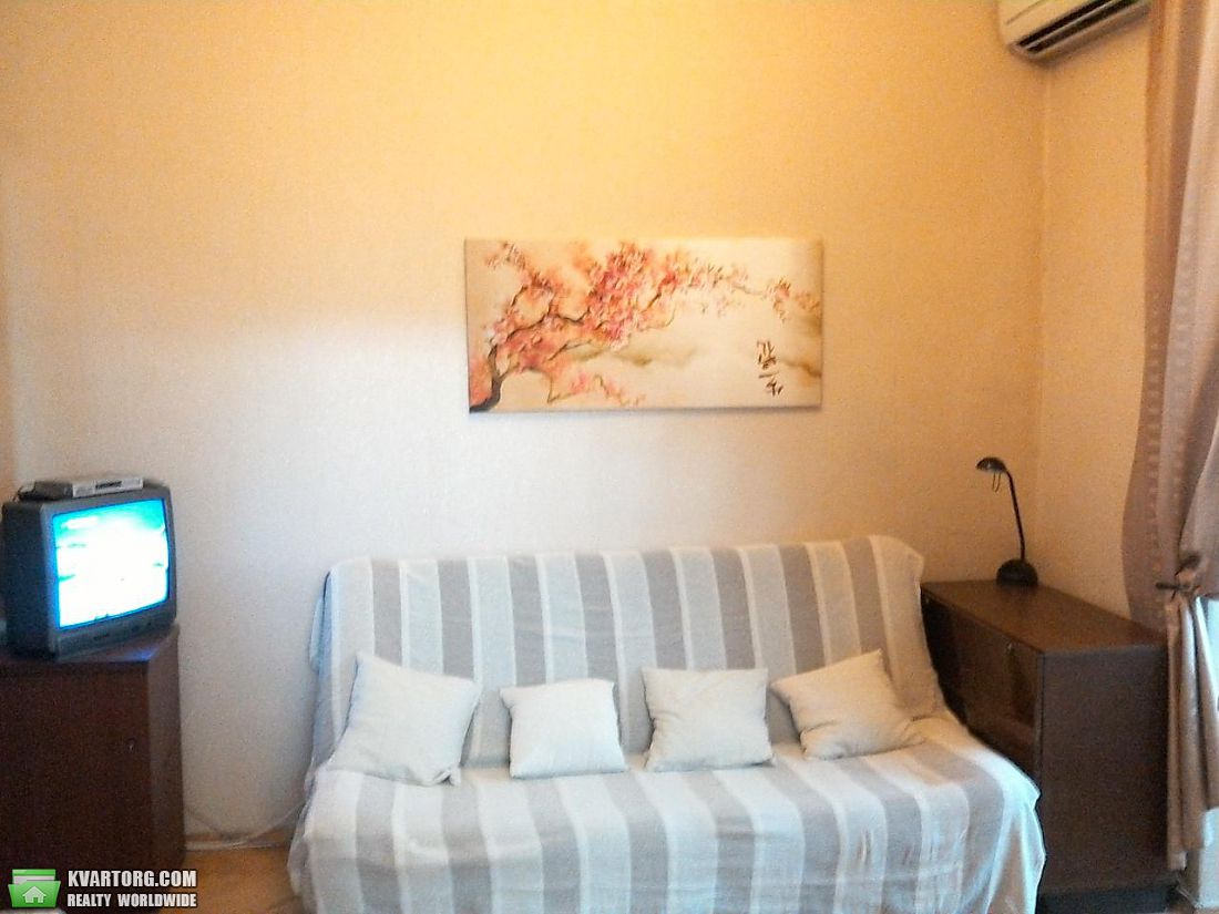 Rent out 2-room apartment. Киев,  Большая Васильковская — photo 3