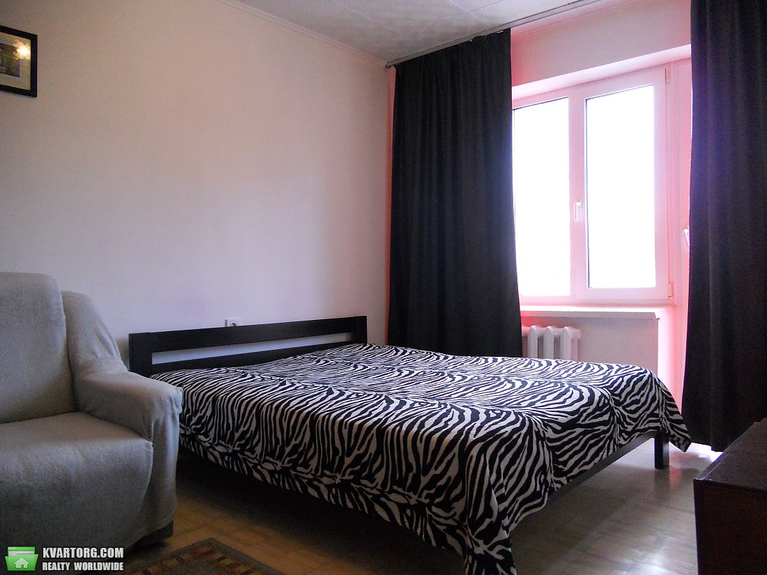 Rent out 1-room apartment. Киев,  Западная — photo 1