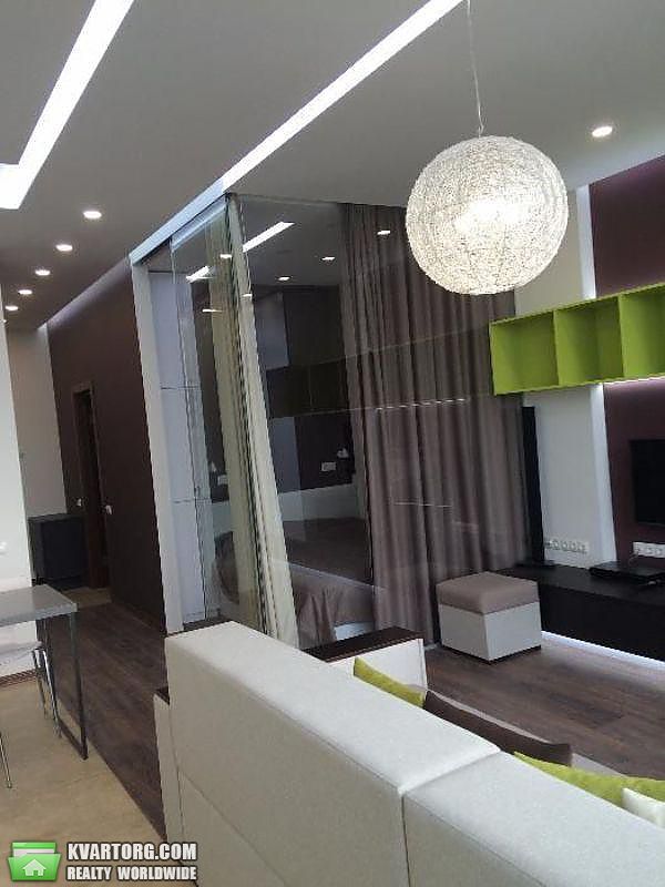 Rent out 1-room apartment. Киев,  Жилянская — photo 3