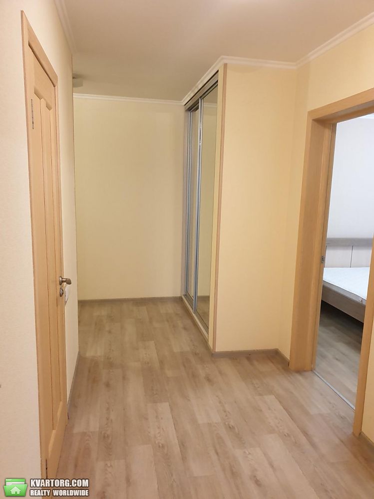 Rent out 2-room apartment. Киев,  Черновола — photo 10