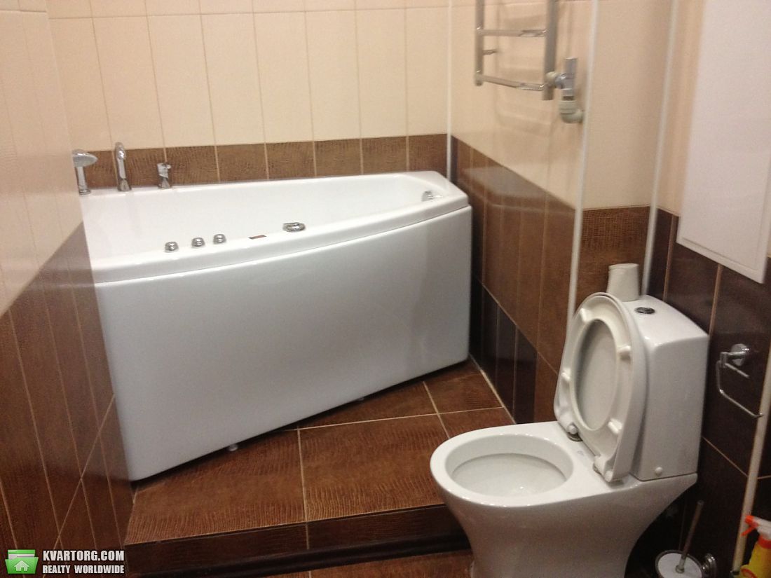 Rent out 3-room apartment. Киев,  Ревуцкого — photo 1