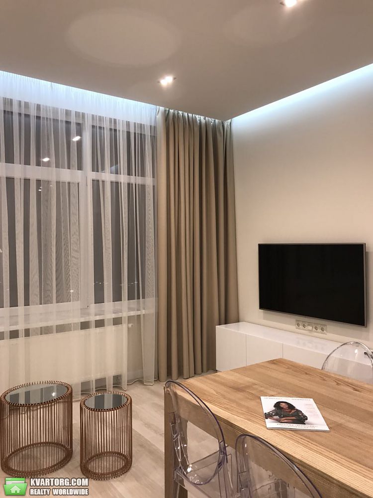 Rent out 2-room apartment. Киев, Драгомирова ул. — photo 4