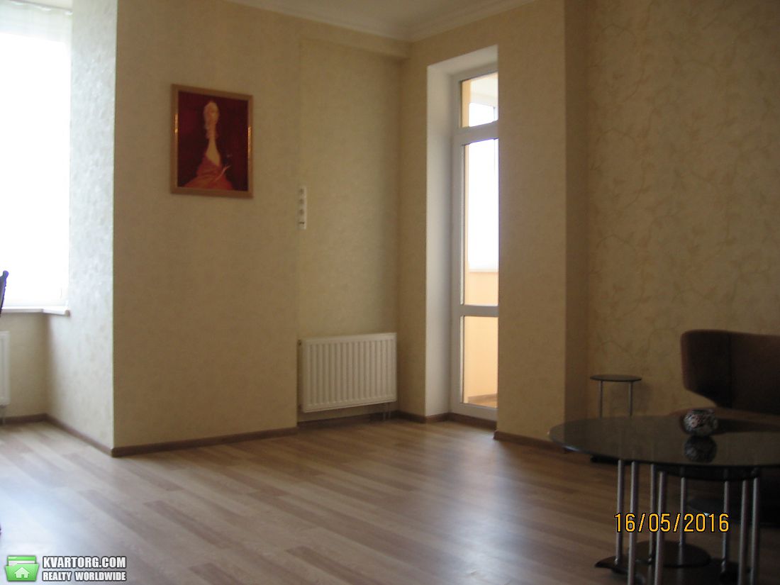 Rent out 3-room apartment. Киев,  Соломенская — photo 4