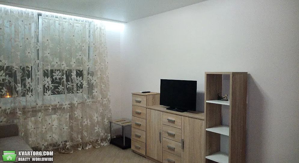 Rent out 1-room apartment. Киев,  Тростянецкая — photo 1