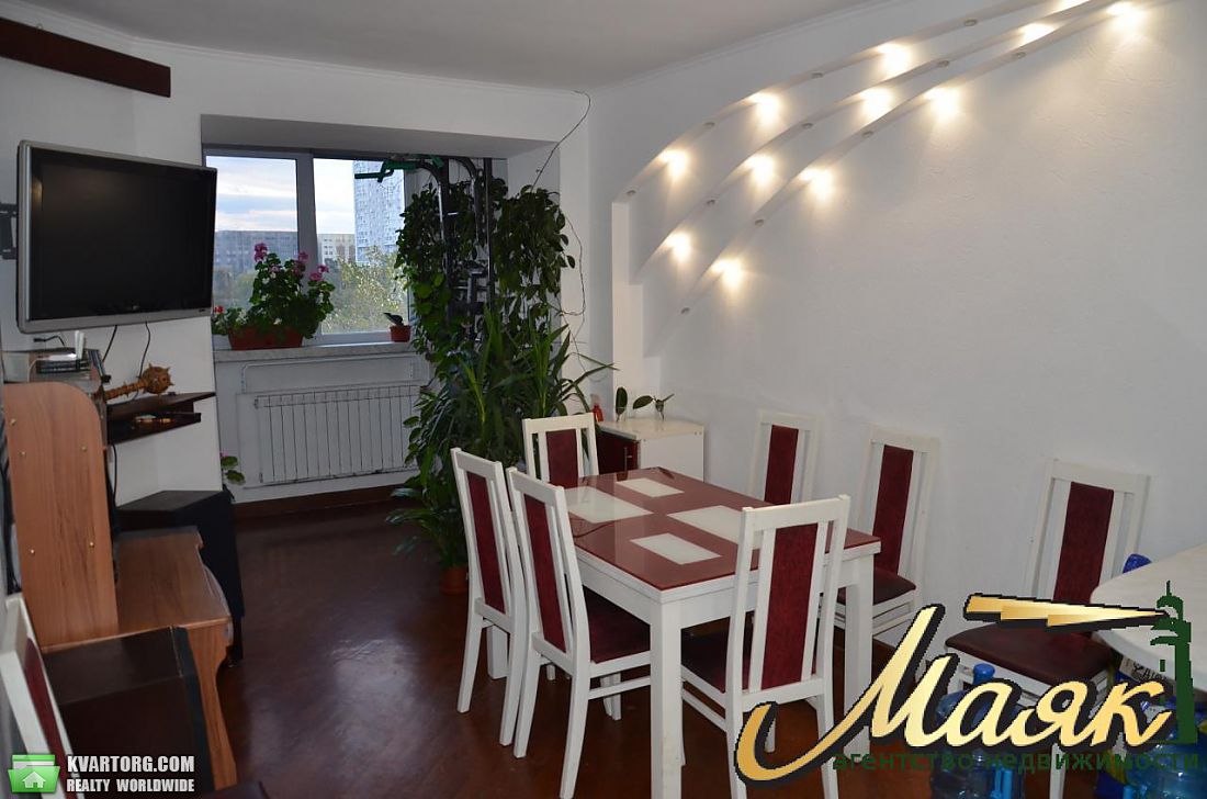 Sell 4-room apartment. Киев, Святошинская площадь — photo 1
