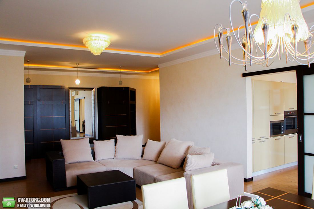 Rent out 3-room apartment. Киев, ул. Коновальца Евгения — photo 1