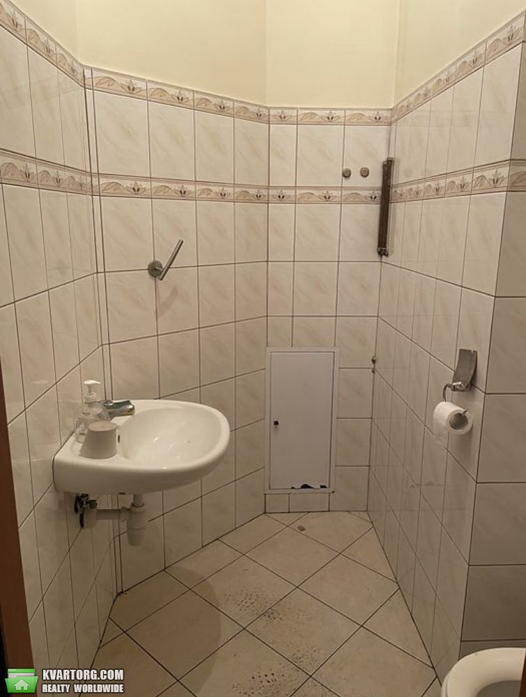 Rent out 4-room apartment. Львов, Коновальця — photo 3