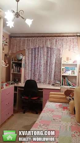 Rent out 3-room apartment. Киев, Зодчих — photo 10