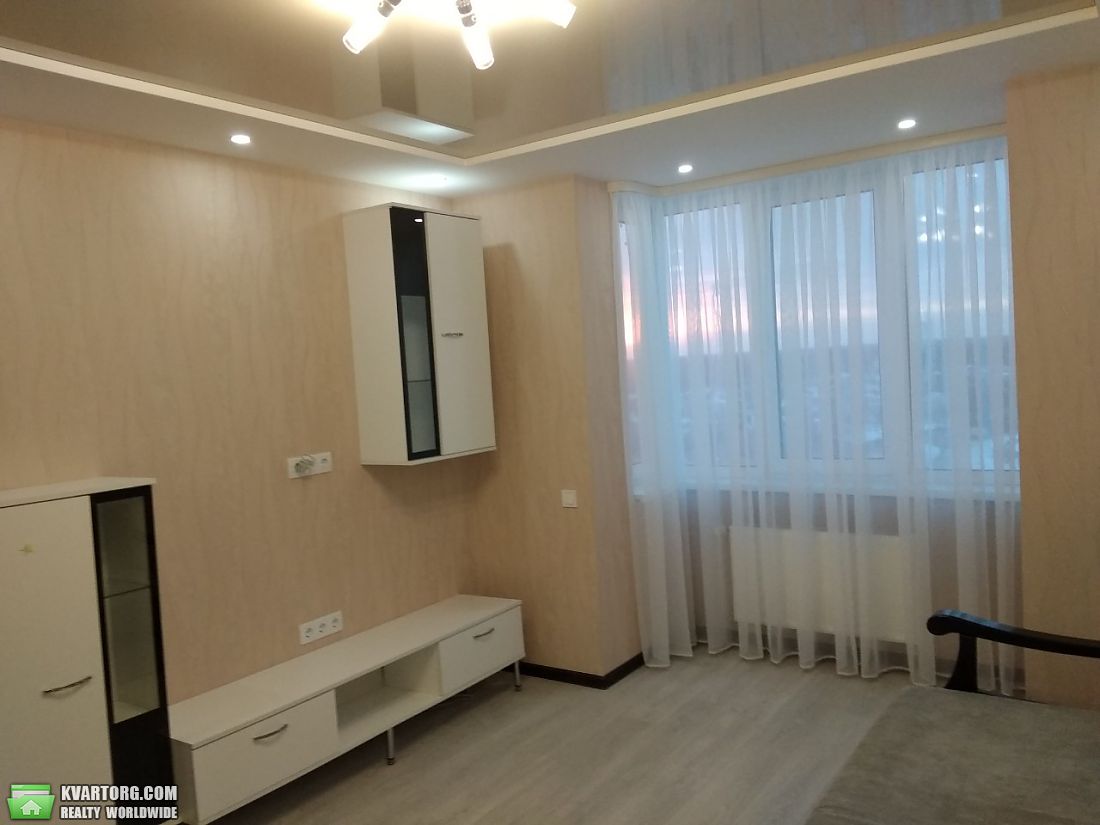Rent out 2-room apartment. Киев, Панамарева — photo 10