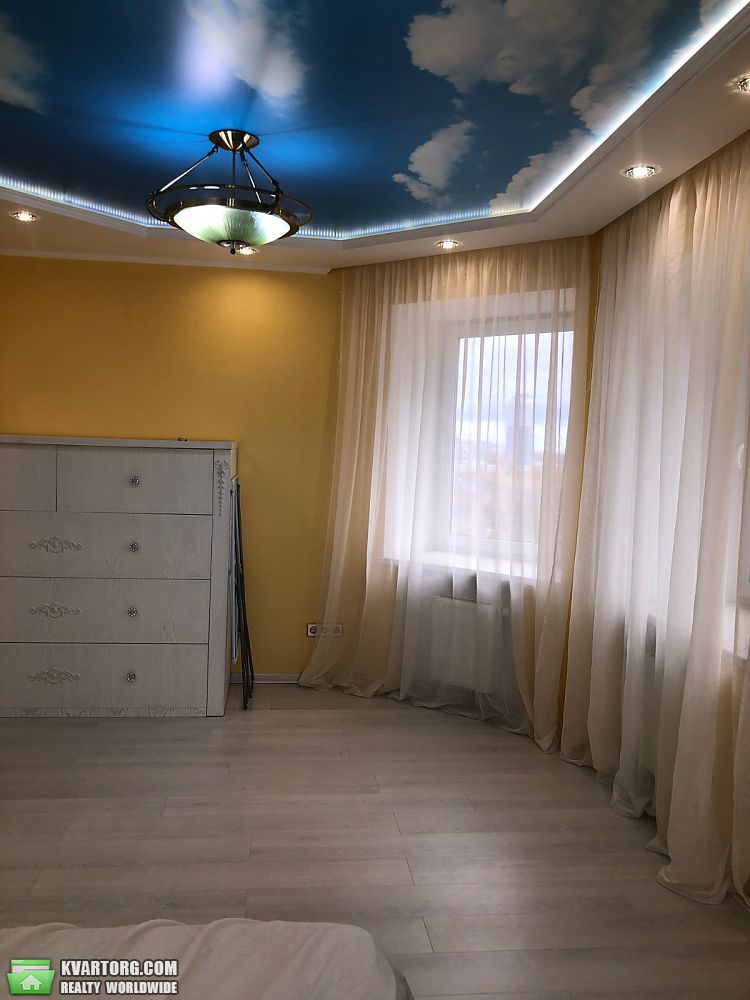 Rent out 2-room apartment. Киев,  Комбинатная — photo 8