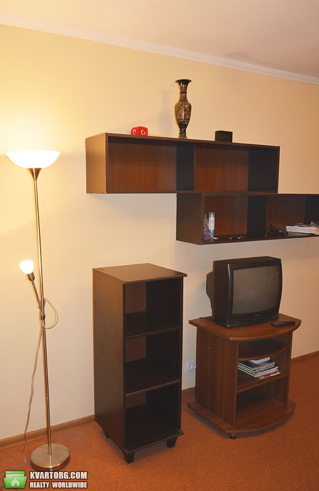 Rent out 2-room apartment. Киев,  Предславинская — photo 2