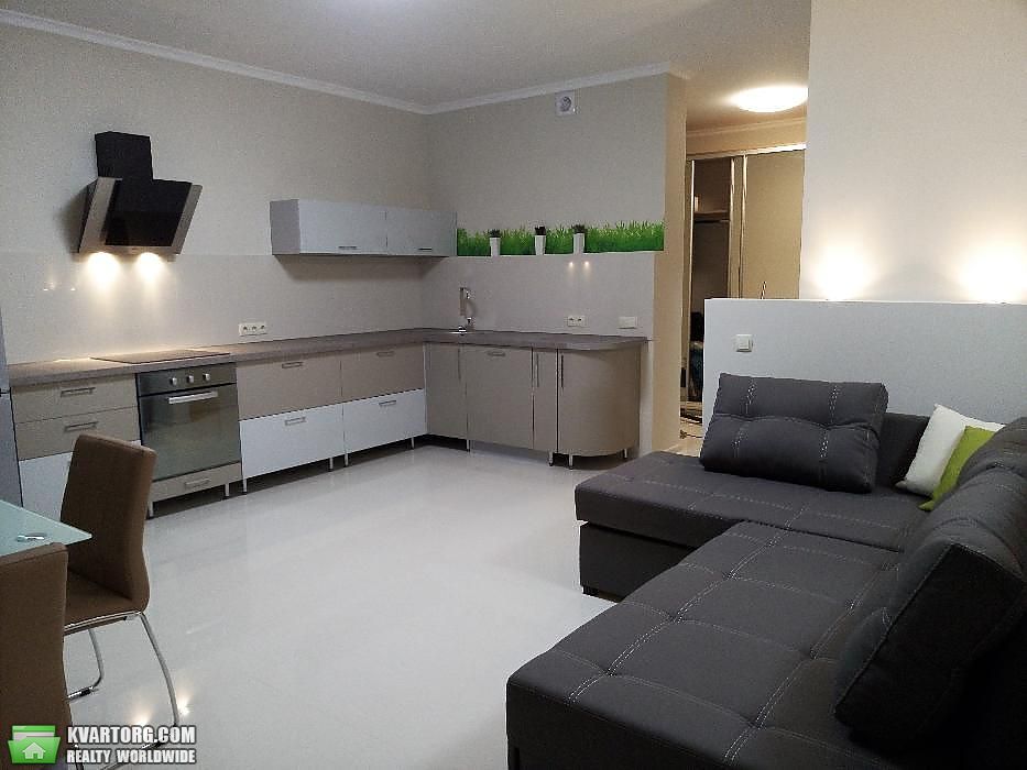 Rent out 2-room apartment. Киев,  Чавдар — photo 4