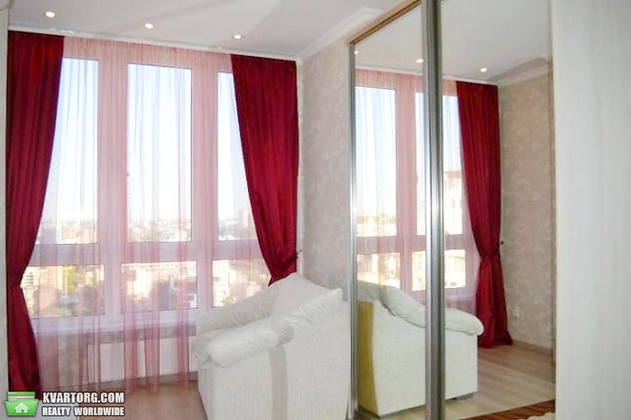 Rent out 1-room apartment. Киев,  Жилянская — photo 6