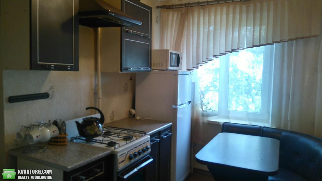 Rent out 3-room apartment. Днепропетровск, Гули Королева — photo 1