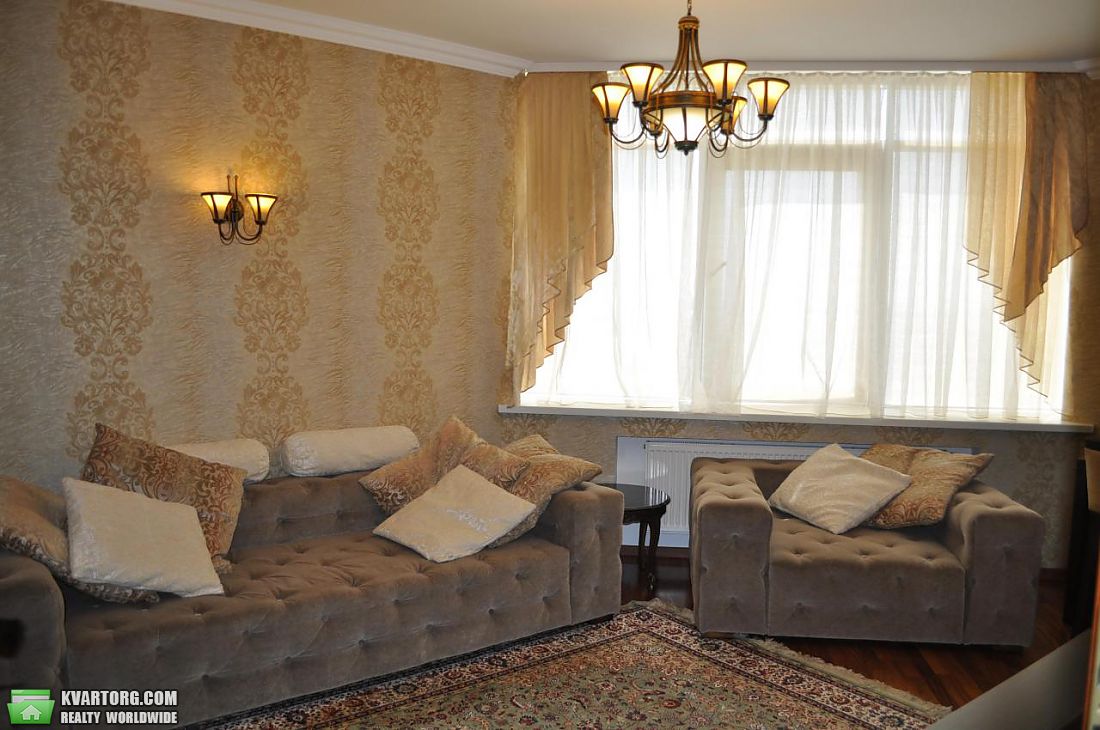 Rent out 2-room apartment. Киев,  Дегтяревская — photo 1