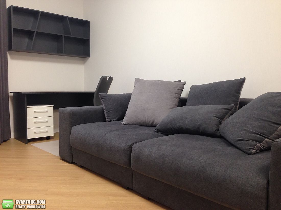 Rent out 2-room apartment. Киев, Комарова — photo 5