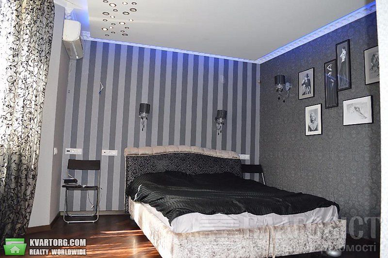 Sell 3-room apartment. Киев,  Урловская — photo 1