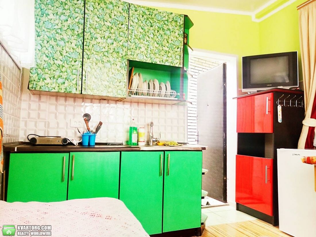 Rent out 1-room apartment. Киев, Волковская — photo 1