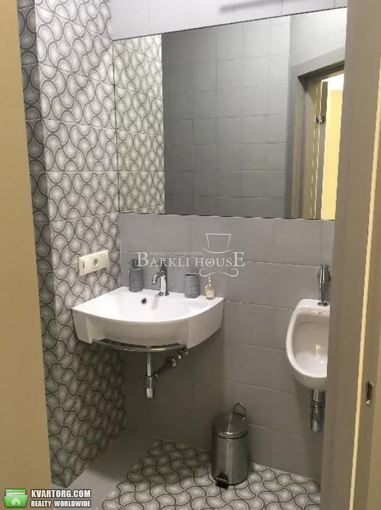 Rent out 3-room apartment. Киев,  Спасская — photo 8