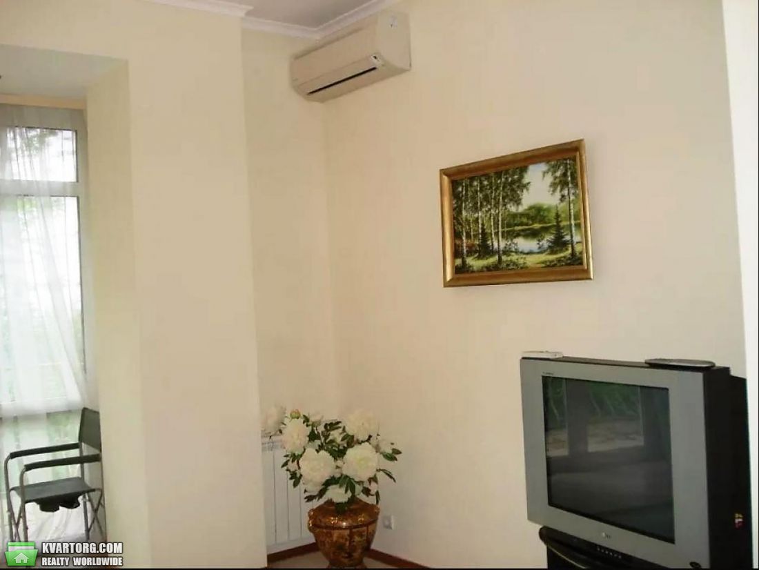 Rent out 2-room apartment. Киев,  Мазепы — photo 8
