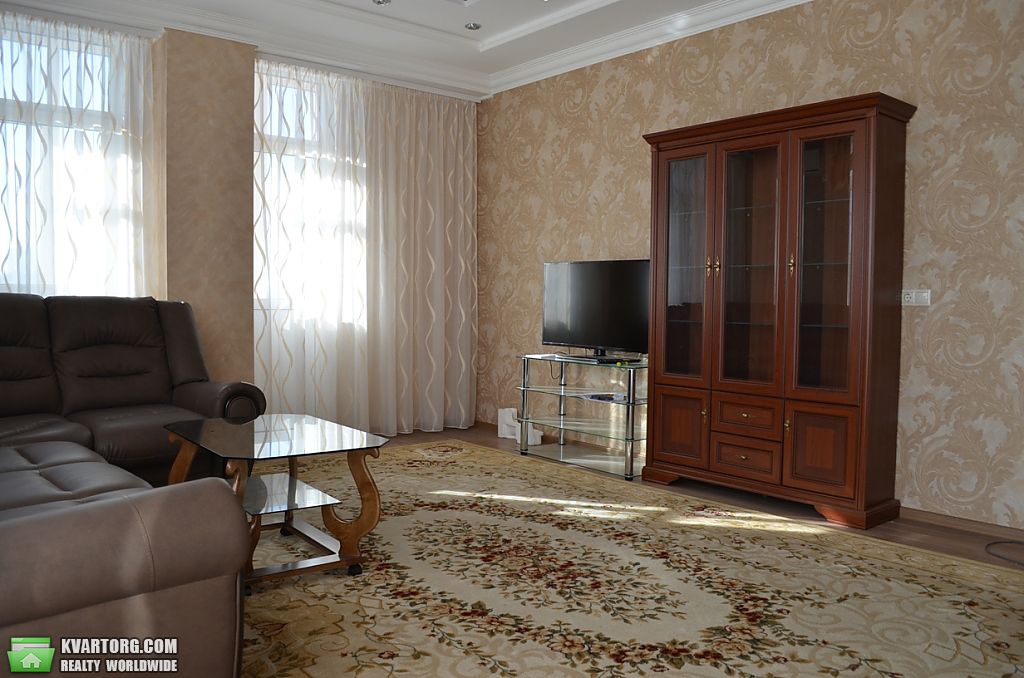 Rent out 3-room apartment. Киев,  Жилянская — photo 2