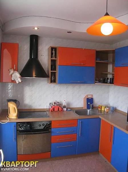 Rent out 3-room apartment. Киев,  Салютная — photo 8