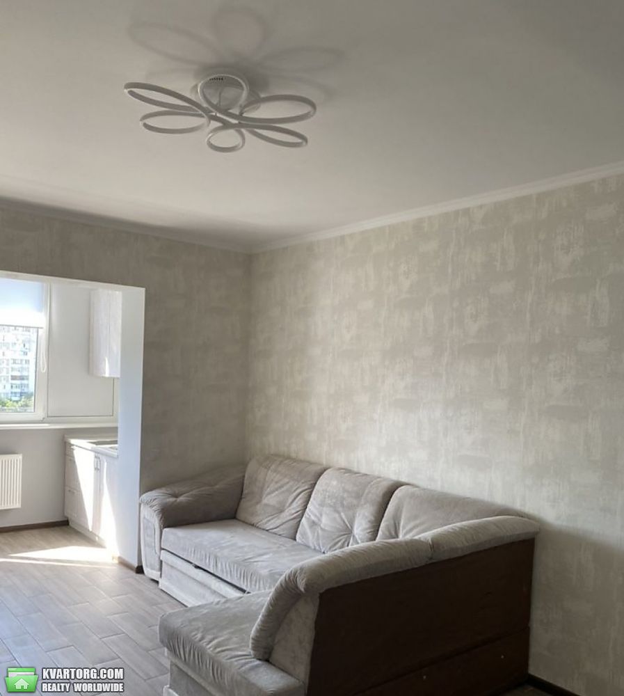 Rent out 2-room apartment. Киев,  Ревуцкого — photo 1
