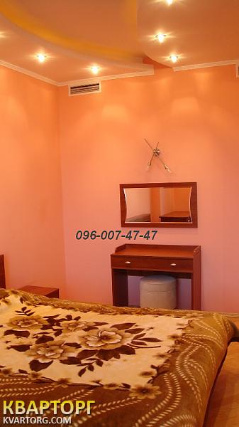 Rent out 2-room apartment. Киев,  Жилянская — photo 2