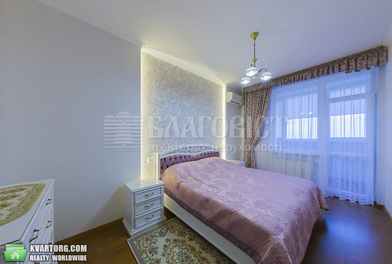 Rent out 2-room apartment. Киев,  Щорса — photo 1